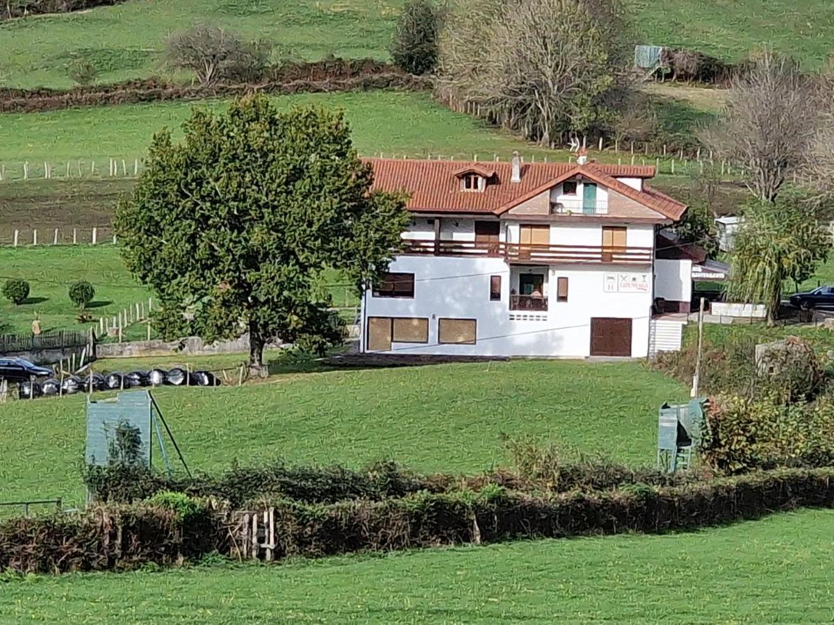 Hostal Lizuniaga Bera  Extérieur photo