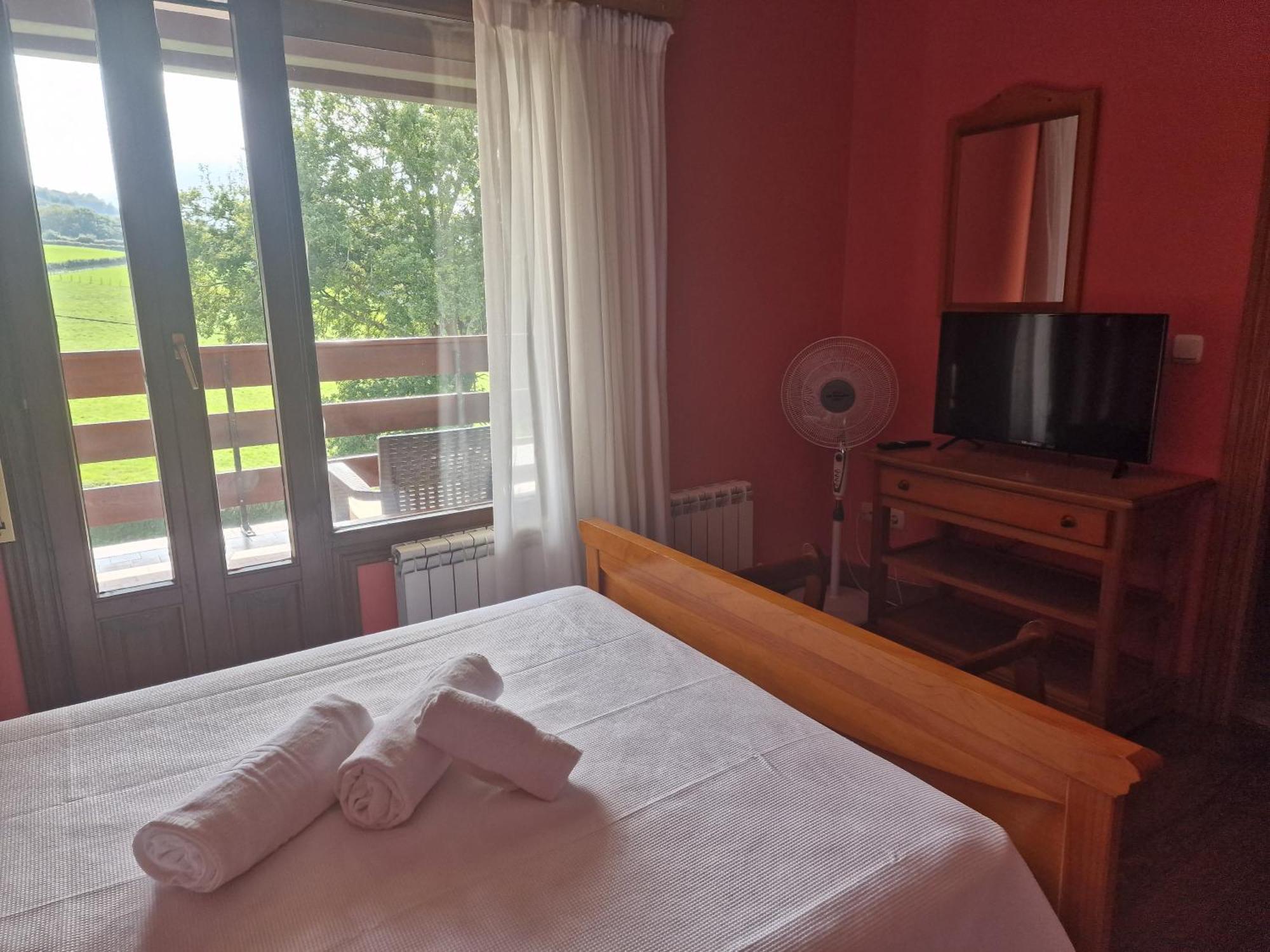 Hostal Lizuniaga Bera  Extérieur photo